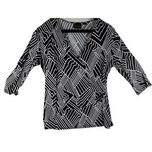 Tribal Womens Size M Top Black‎ White Geometric Maze Faux Wrap V-Neck 3/4 Sleeve